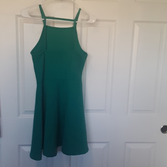 A dress - Picture 2 of 3